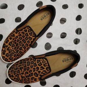 Like new.  Perfect  condition slip on.